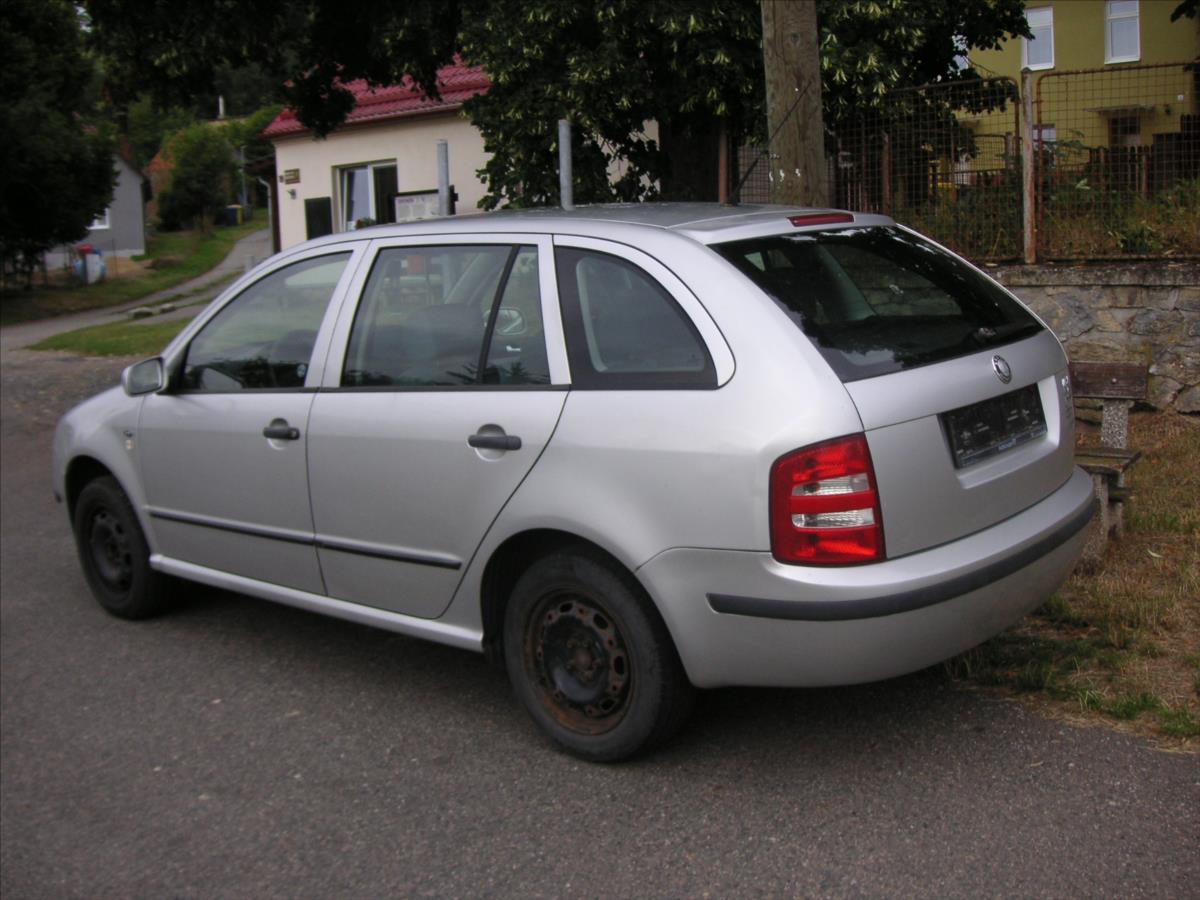 skoda-fabia-1-4-16v-comfort-combi - 4
