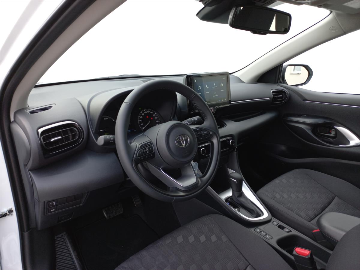 toyota-yaris-1-5-hybrid-e-cvt-116k-comfort - 9