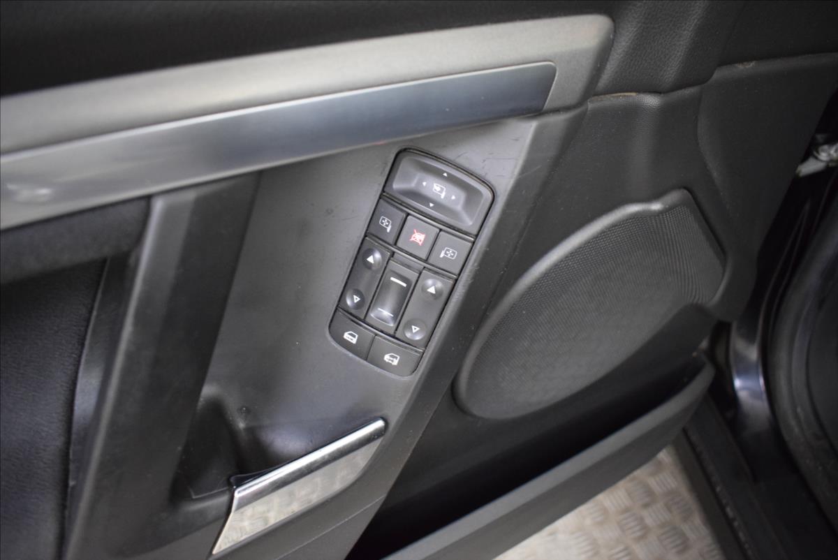 opel-vectra-1-8-16v-bez-koroze-super-stav - 9