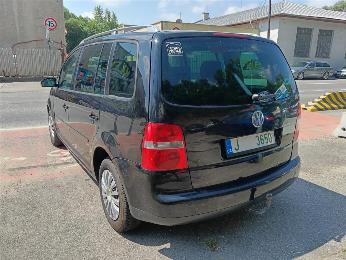 volkswagen-touran-1-9-tdi-highline - 9