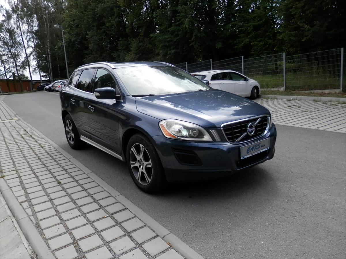 volvo-xc60-2-4-d5-awd-summum-panorama-kuze-dph - 1