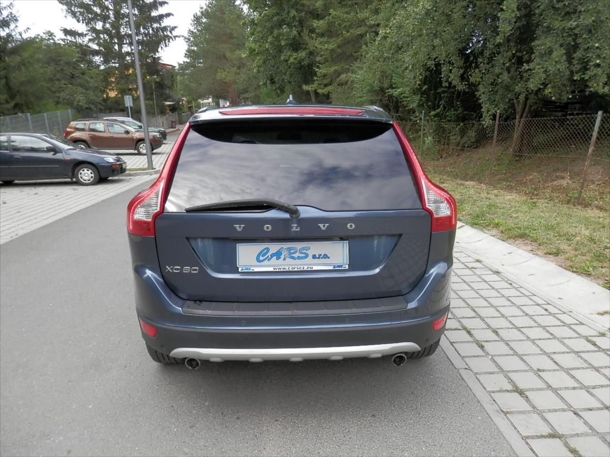 volvo-xc60-2-4-d5-awd-summum-panorama-kuze-dph - 7
