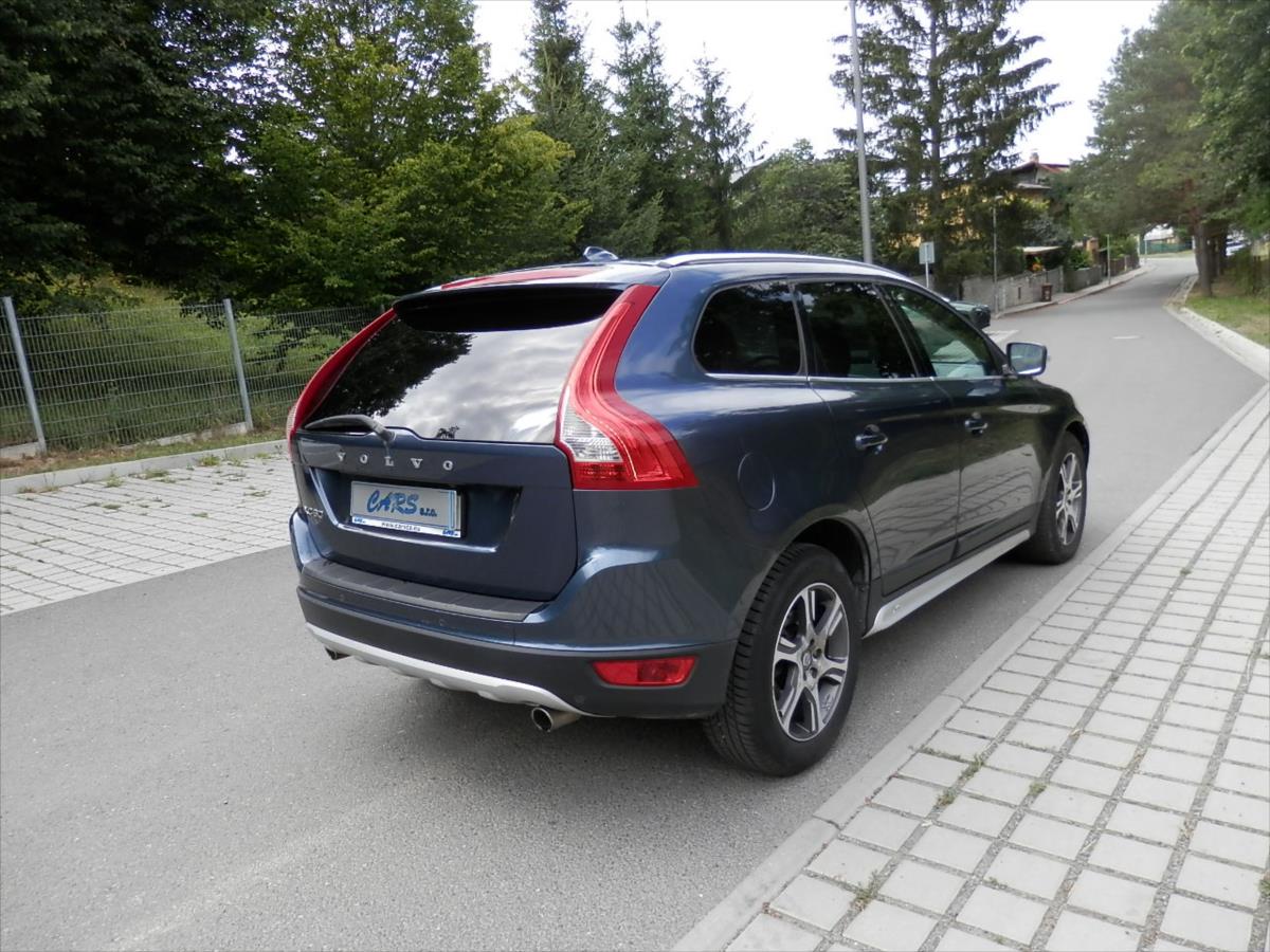 volvo-xc60-2-4-d5-awd-summum-panorama-kuze-dph - 8