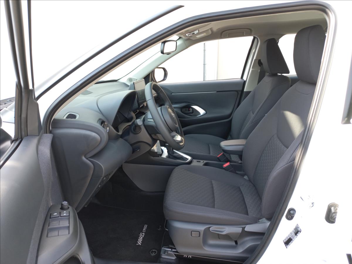 toyota-yaris-cross-1-5-hybrid-e-cvt-116k-comfort - 6