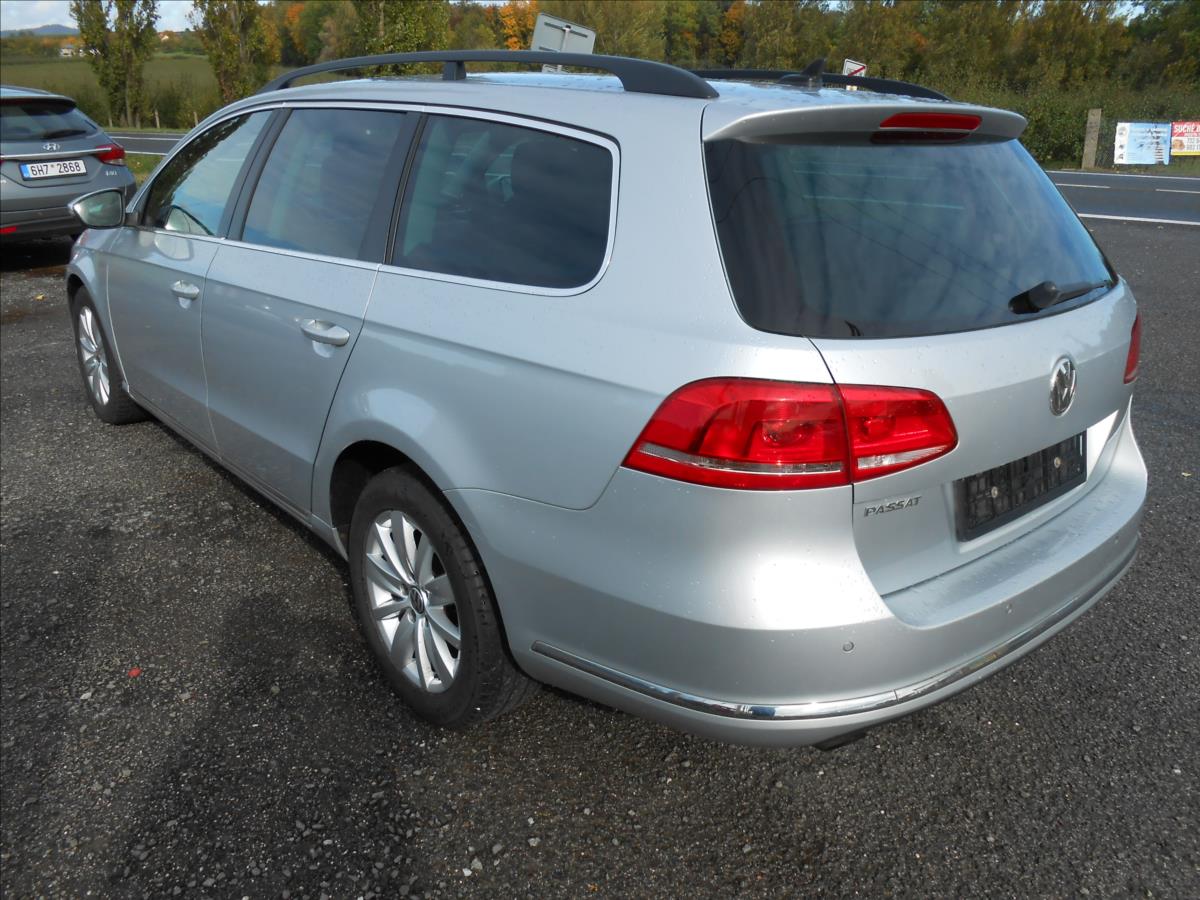 volkswagen-passat-1-6-tdi-77-kw-serviska - 4