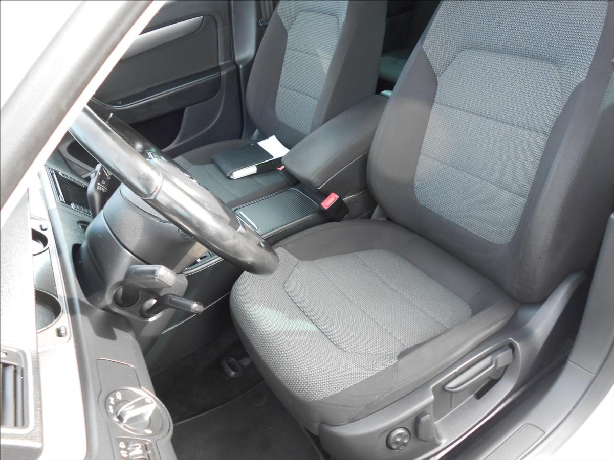 volkswagen-passat-1-6-tdi-77-kw-serviska - 7