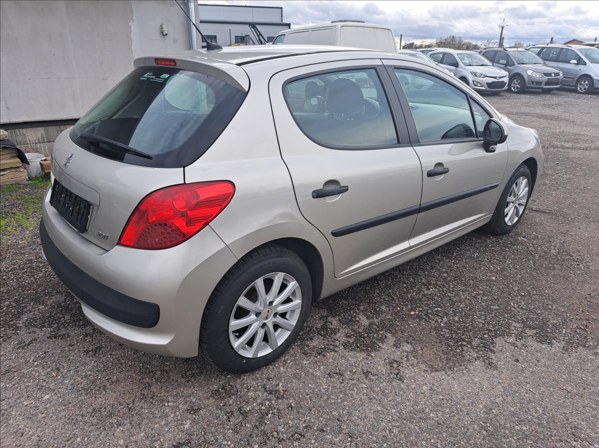 peugeot-207-1-4-hdi-70-k-urban - 6