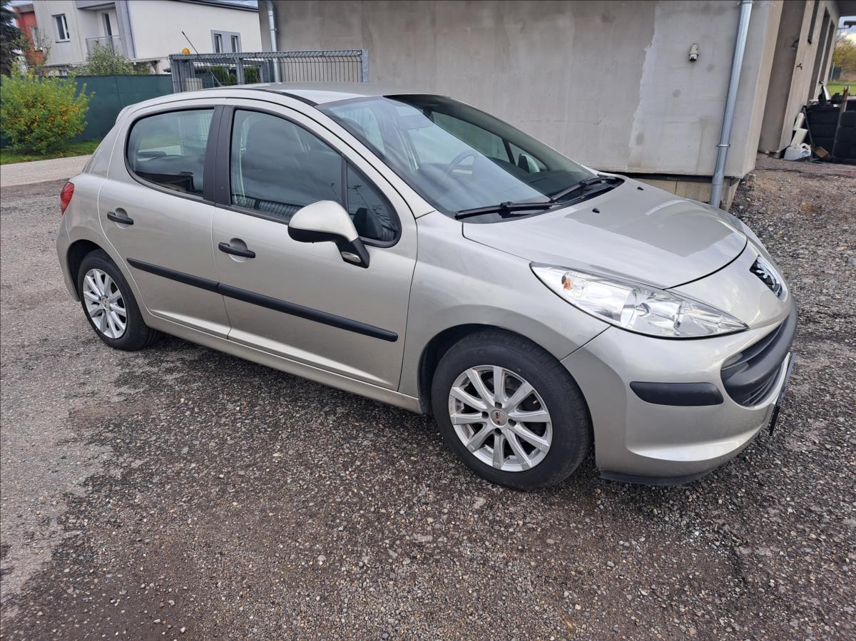 peugeot-207-1-4-hdi-70-k-urban - 7