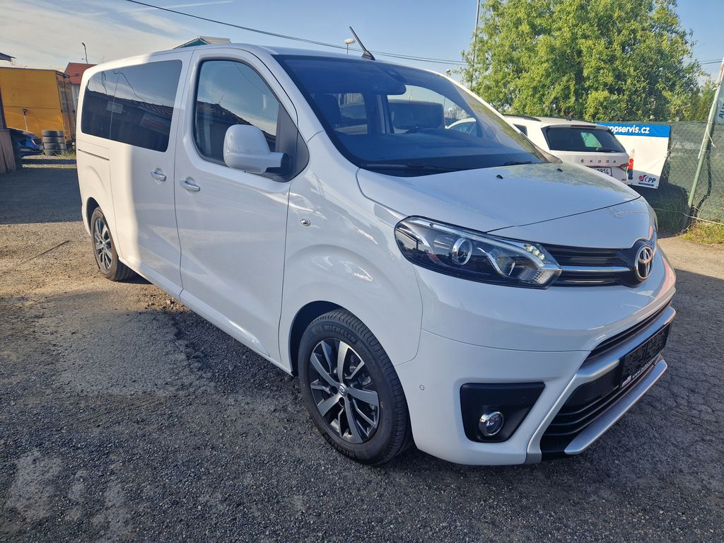toyota-proace-verso-2-0d-l1-8mist-family-navi - 2