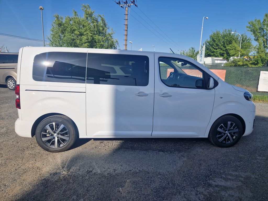 toyota-proace-verso-2-0d-l1-8mist-family-navi - 3