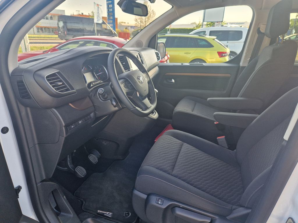 toyota-proace-verso-2-0d-l1-8mist-family-navi - 9