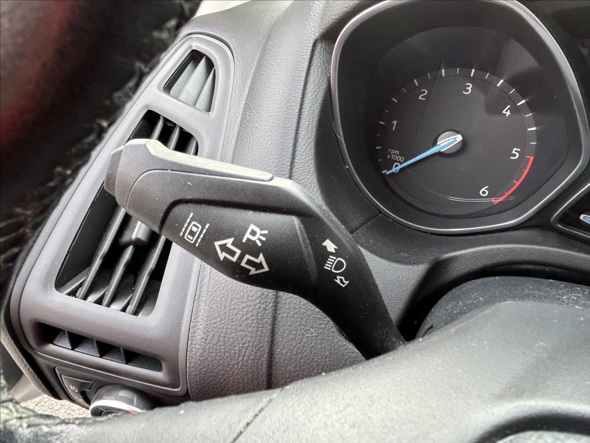 ford-focus-1-5-tdci-88kw-xenon-navi-vyhre - 6