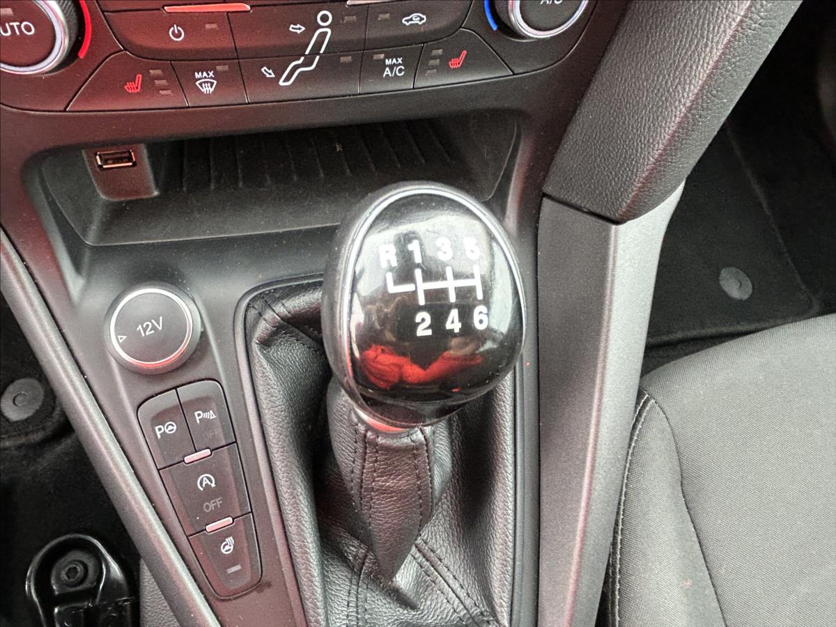 ford-focus-1-5-tdci-88kw-xenon-navi-vyhre - 9