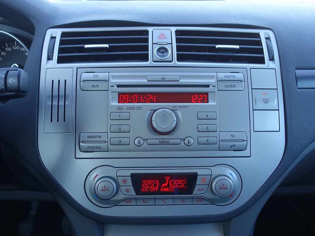 ford-kuga-2-0-tdci-4x4-rezervovano - 9