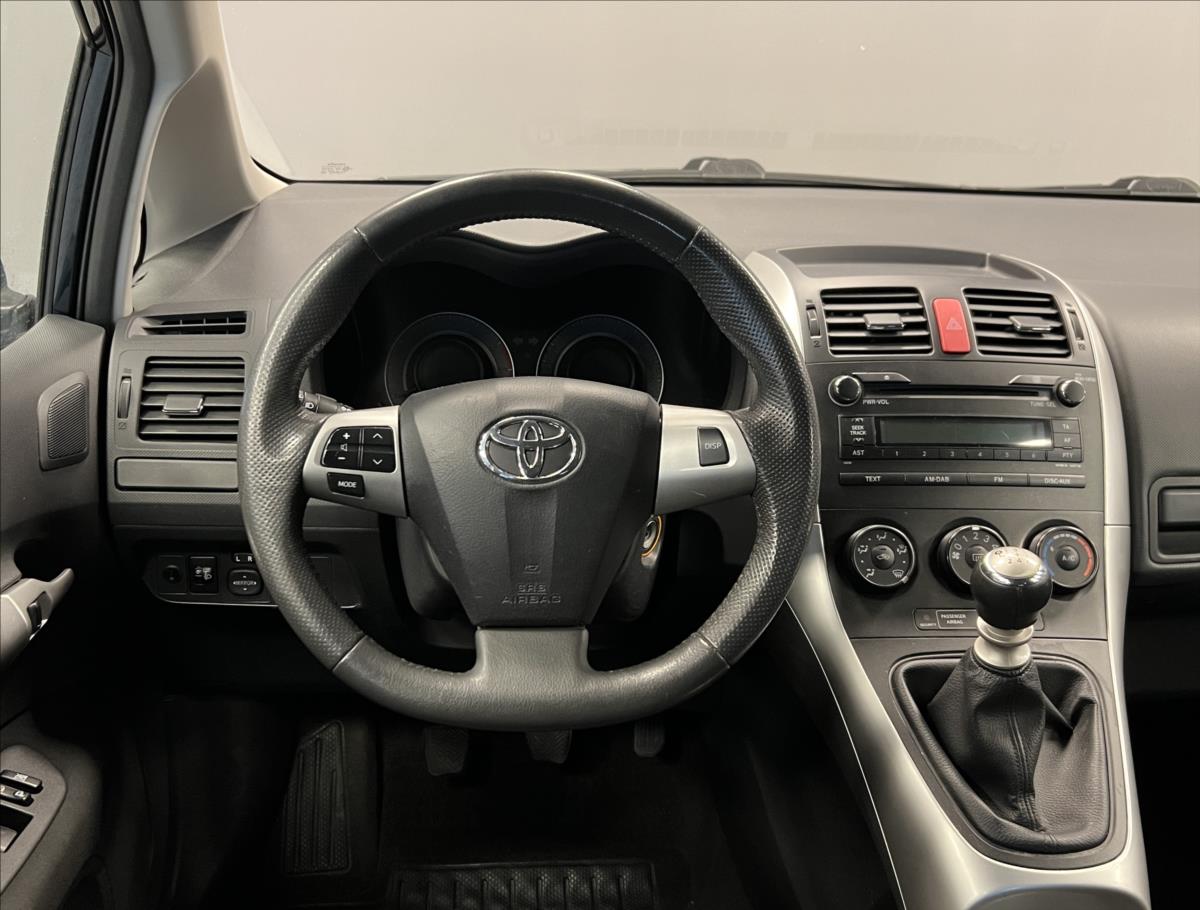 toyota-auris-1-3-vvt-i-terra-cool - 4