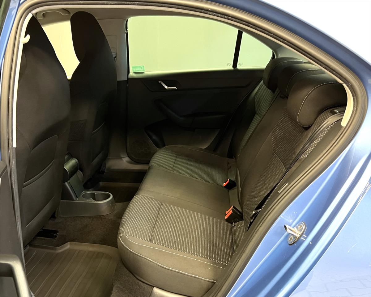 skoda-rapid-1-6-tdi-cr-elegance-dynamic - 7