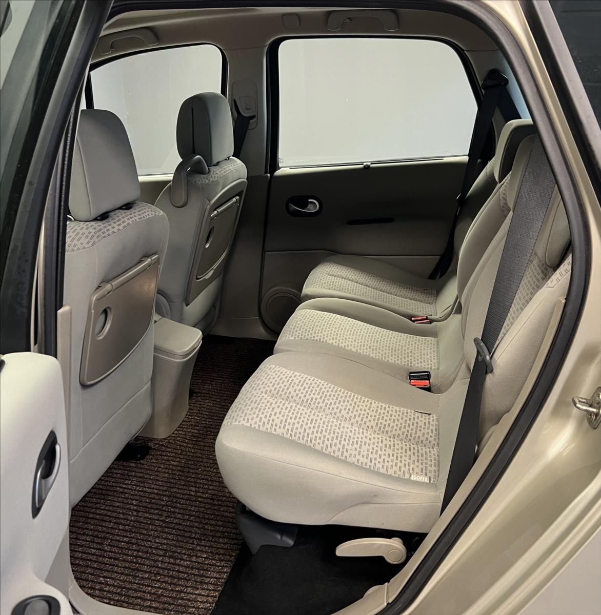 renault-scenic-1-5-dci-confort-autentigue - 7