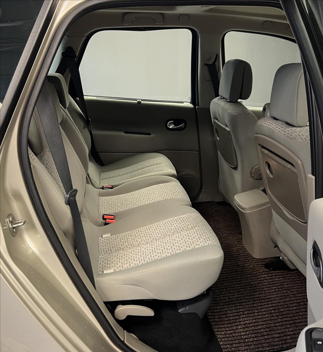 renault-scenic-1-5-dci-confort-autentigue - 9