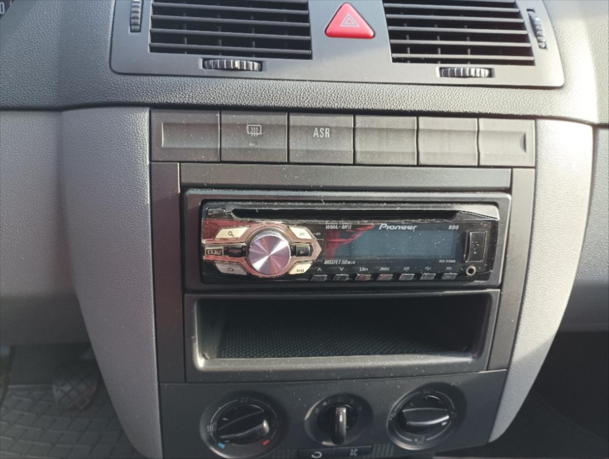 skoda-fabia-1-4-16v-comfort-combi - 9