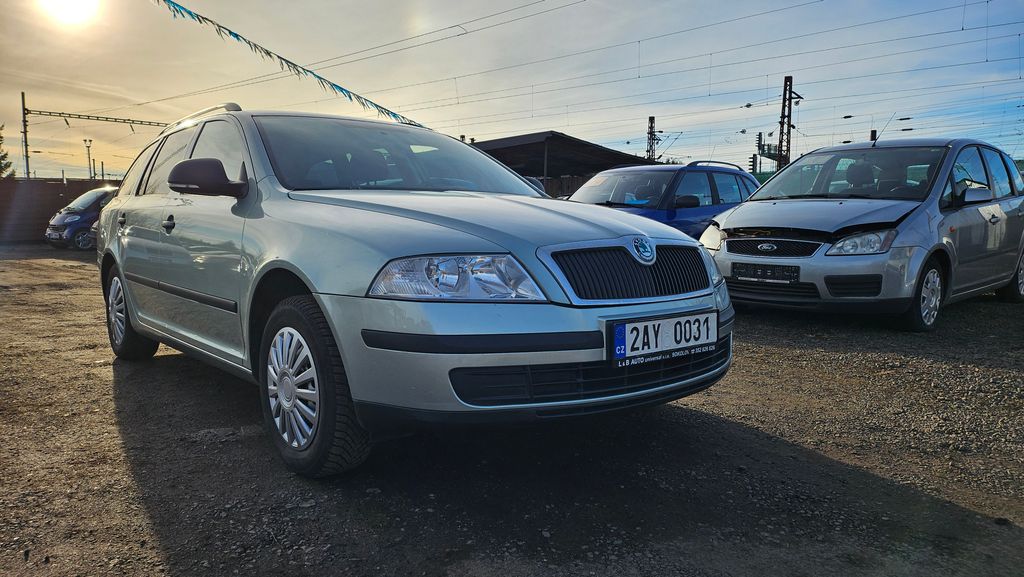 skoda-octavia-1-6-mpi-trumf-combi - 1