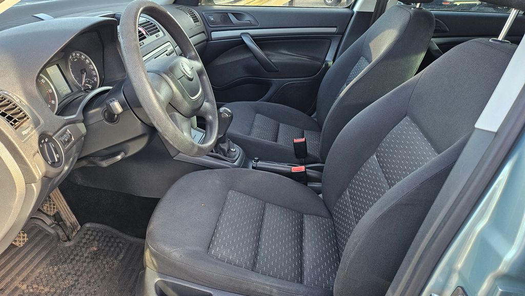 skoda-octavia-1-6-mpi-trumf-combi - 6
