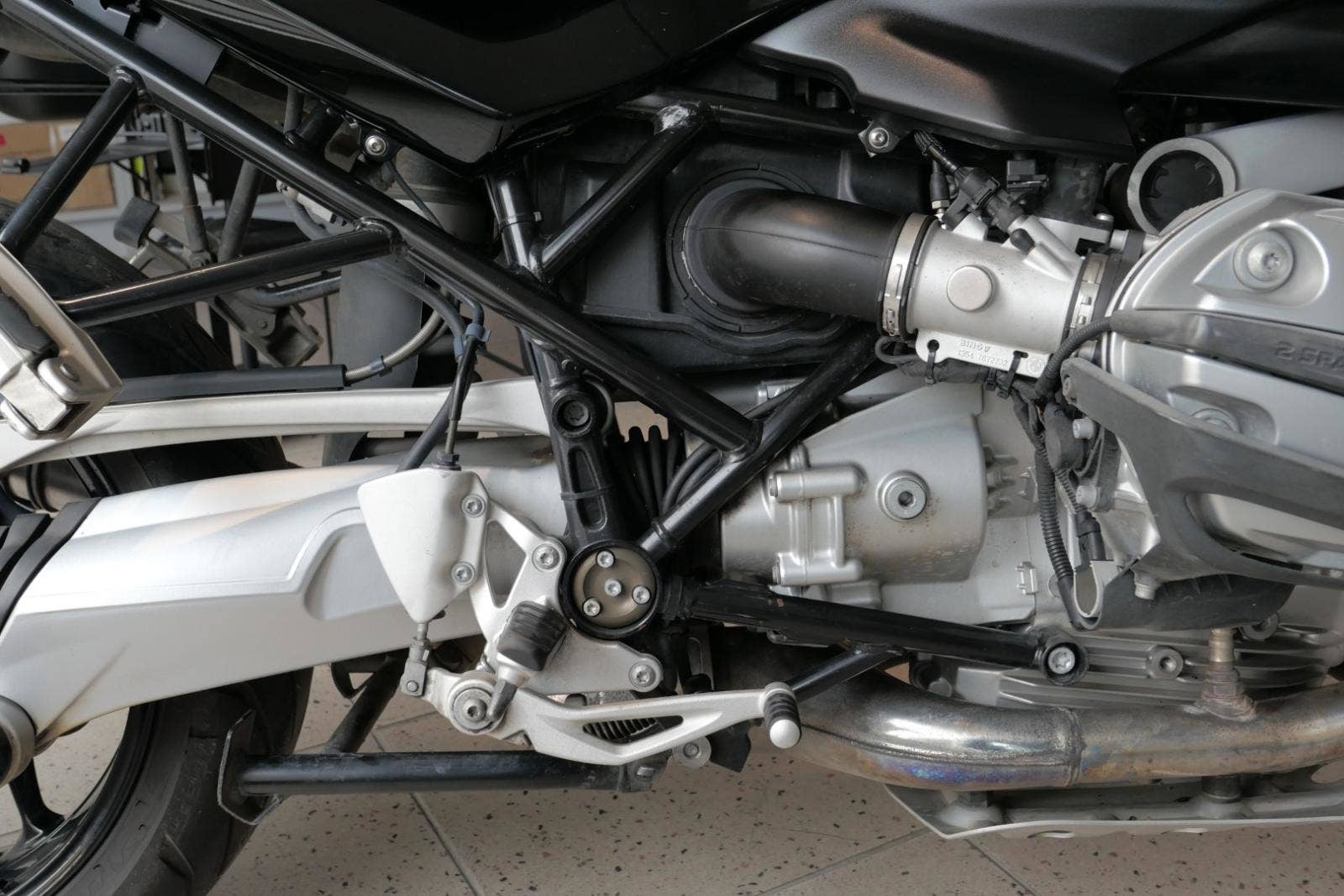 bmw-r-1200-r-r-1200-r - 4