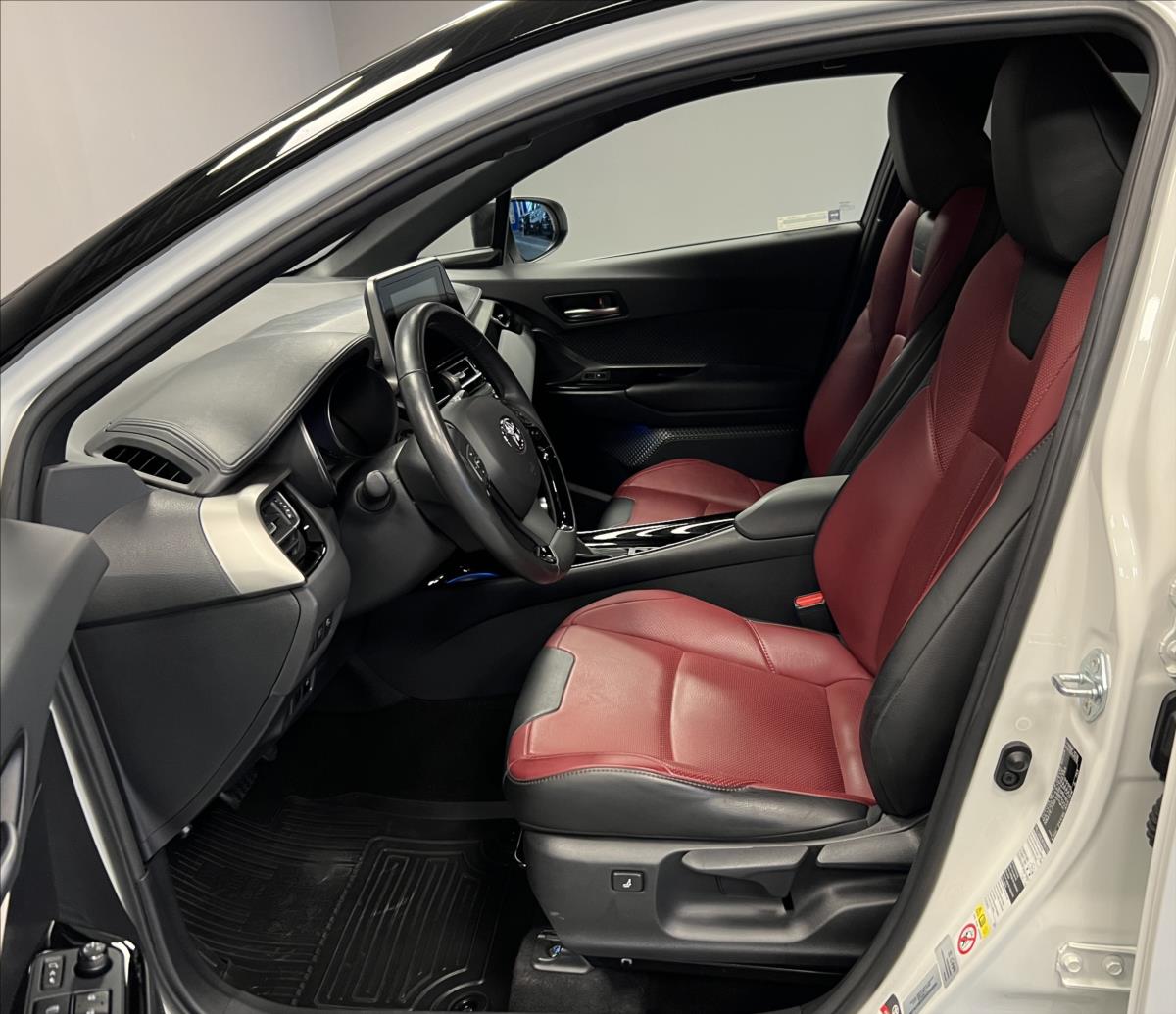 toyota-c-hr-1-8-hybrid-at-selection - 5