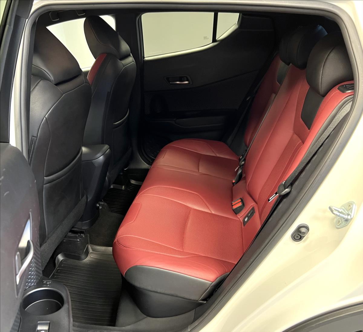 toyota-c-hr-1-8-hybrid-at-selection - 7