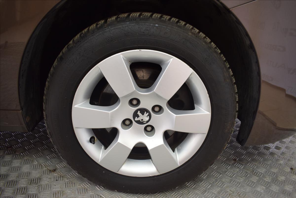 peugeot-5008-1-6-hdi-1-majitel-top-stav - 6