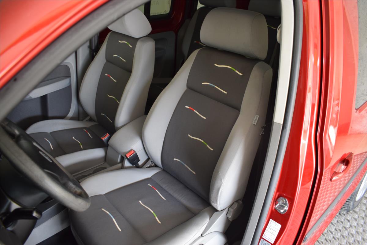 volkswagen-caddy-1-4-i-life-po-servisu-family - 8