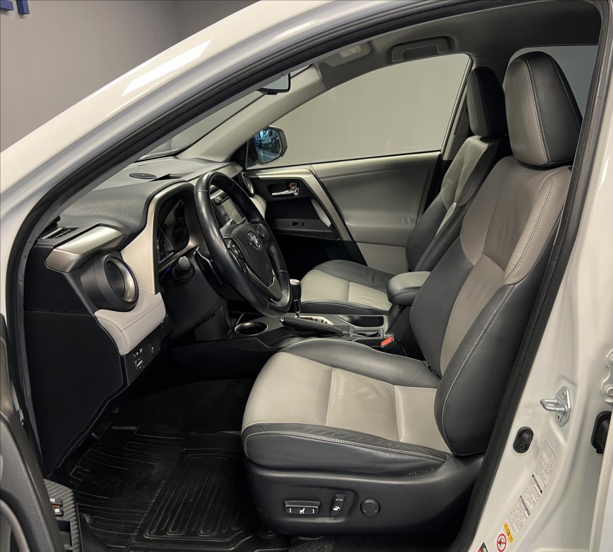 toyota-rav4-2-2-d-cat-at-style-awd - 5