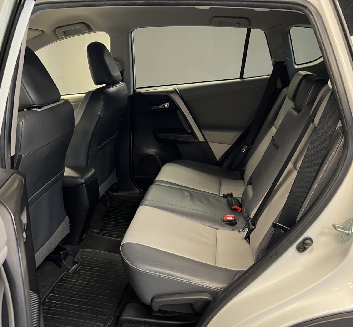 toyota-rav4-2-2-d-cat-at-style-awd - 7