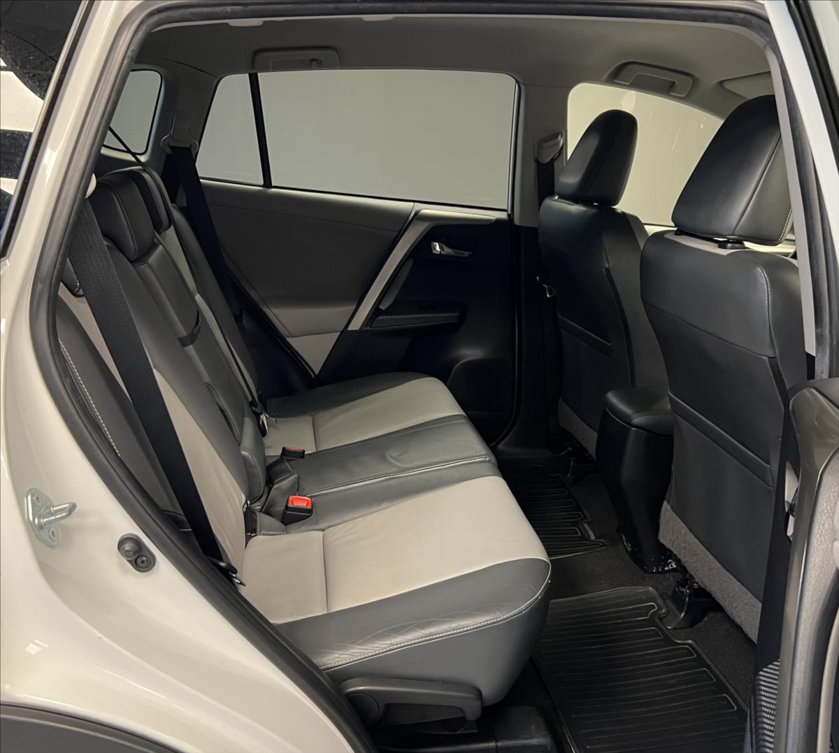 toyota-rav4-2-2-d-cat-at-style-awd - 9