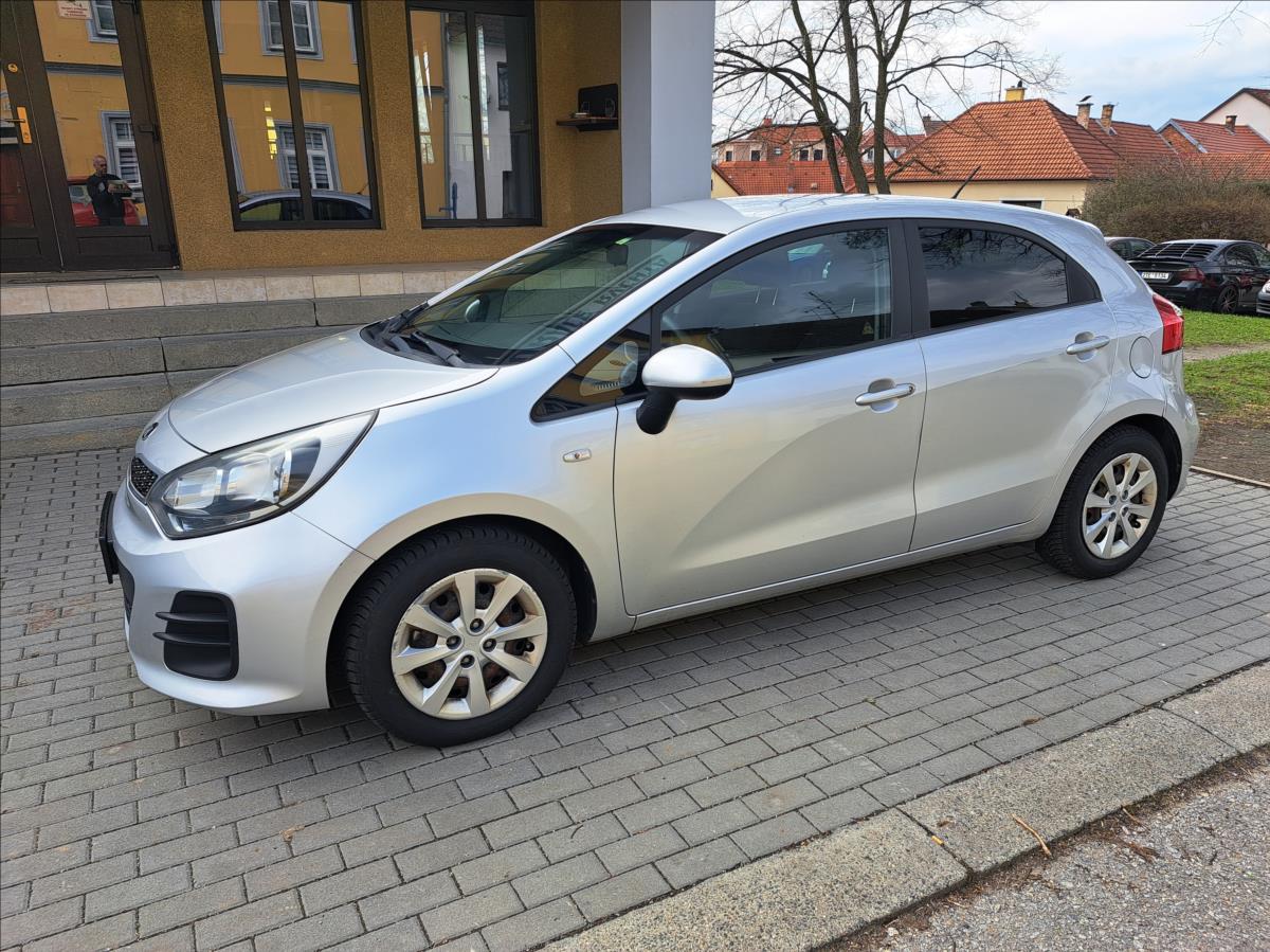 kia-rio-1-1-crdi-comfort - 3