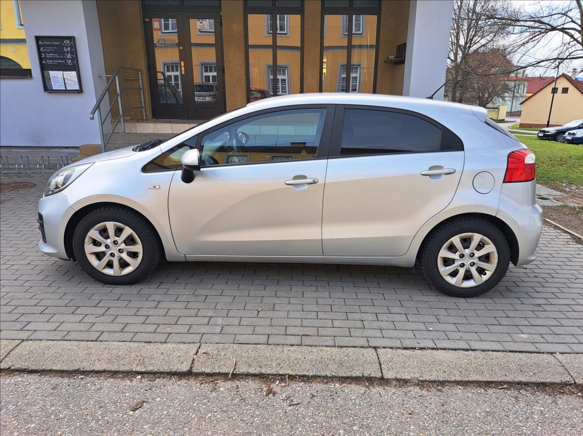 kia-rio-1-1-crdi-comfort - 4