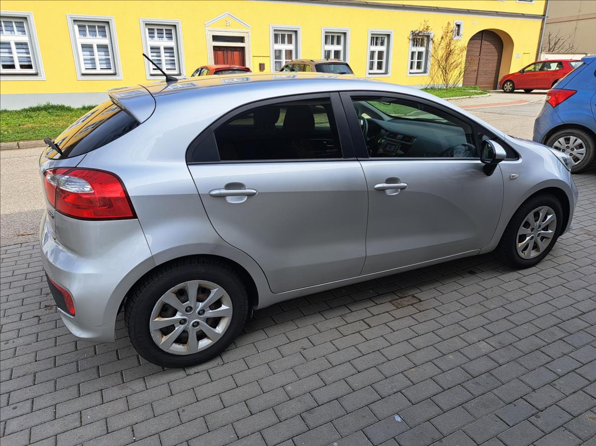 kia-rio-1-1-crdi-comfort - 9