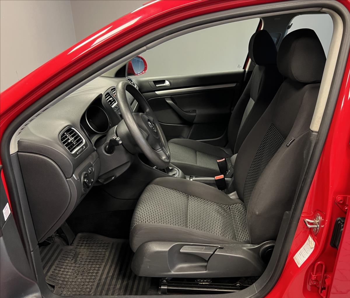 volkswagen-golf-1-6-trendline-variant - 5