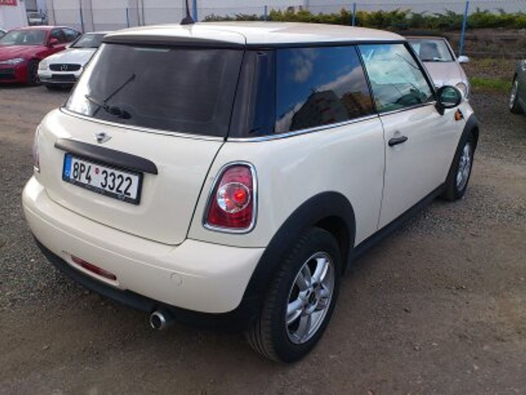 mini-one-cooper-1-6-one-d - 4