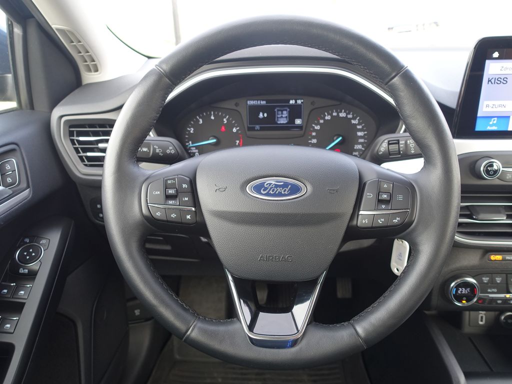 ford-focus-1-0-ecoboost-zimni-paket - 9