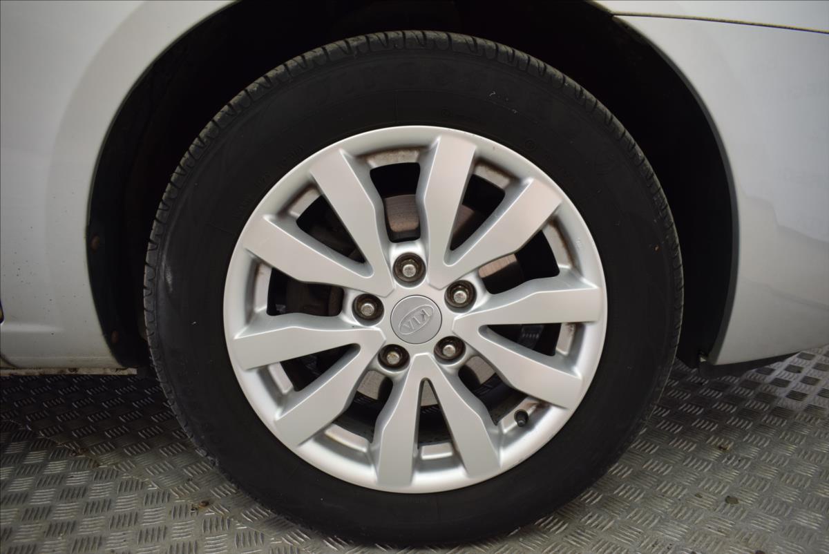 kia-carens-1-6-crdi-super-stav-po-stk - 6