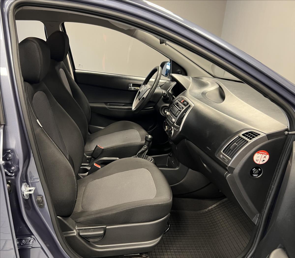 hyundai-i20-1-2-1-2i-63kw-classic - 6