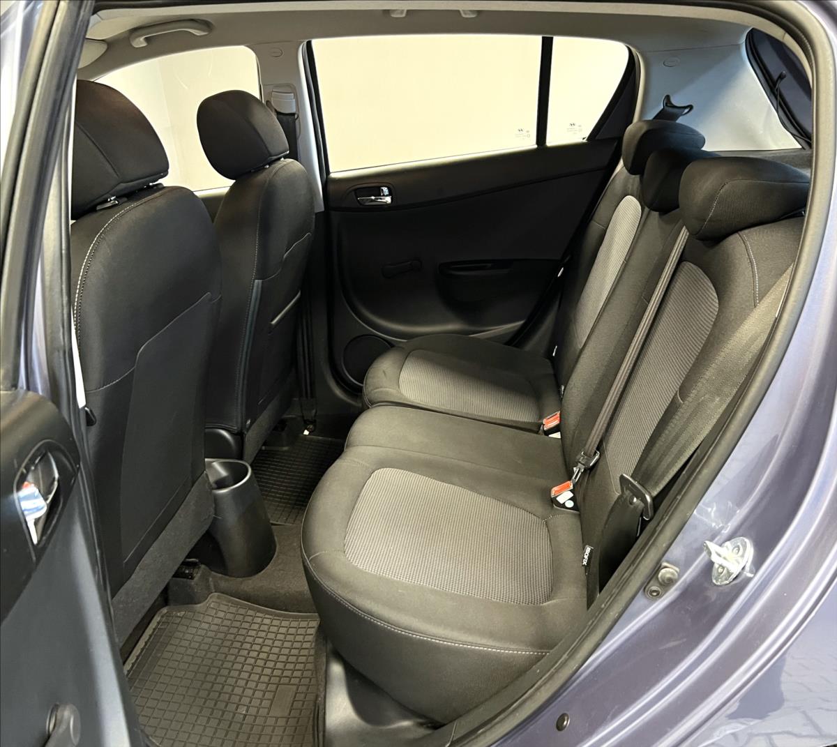 hyundai-i20-1-2-1-2i-63kw-classic - 7