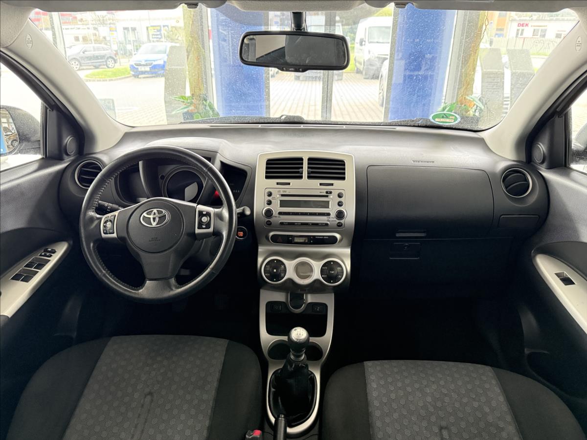 toyota-urban-cruiser-1-3-74-kw-klimatizace - 8