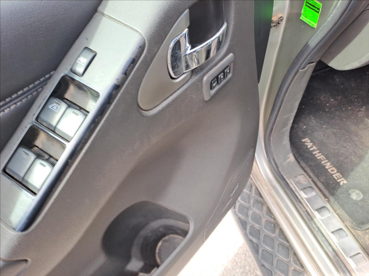 nissan-pathfinder-3-0-dci-v6-4x4-automat - 8