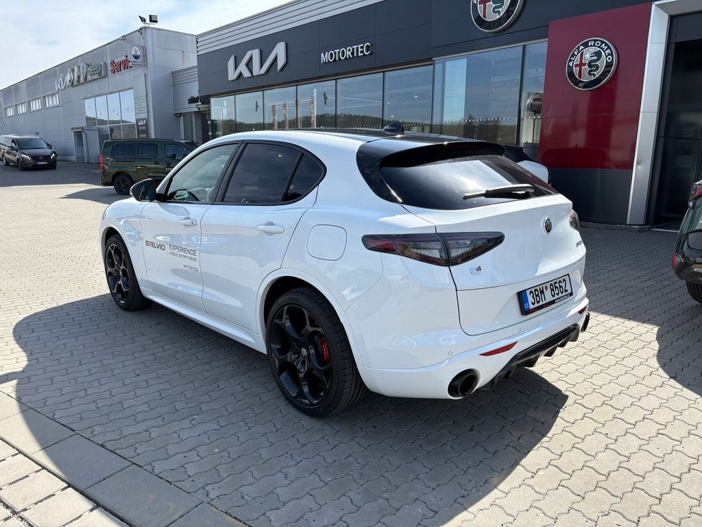 alfa-romeo-stelvio - 2