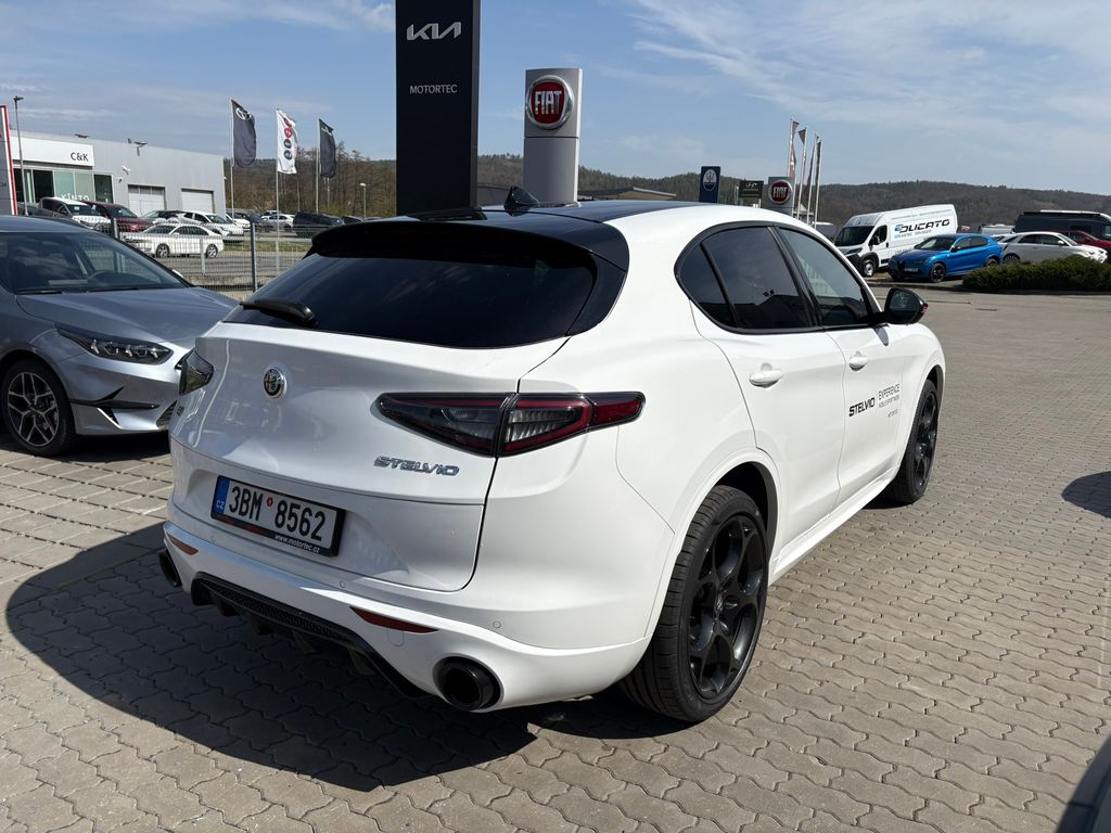 alfa-romeo-stelvio - 4