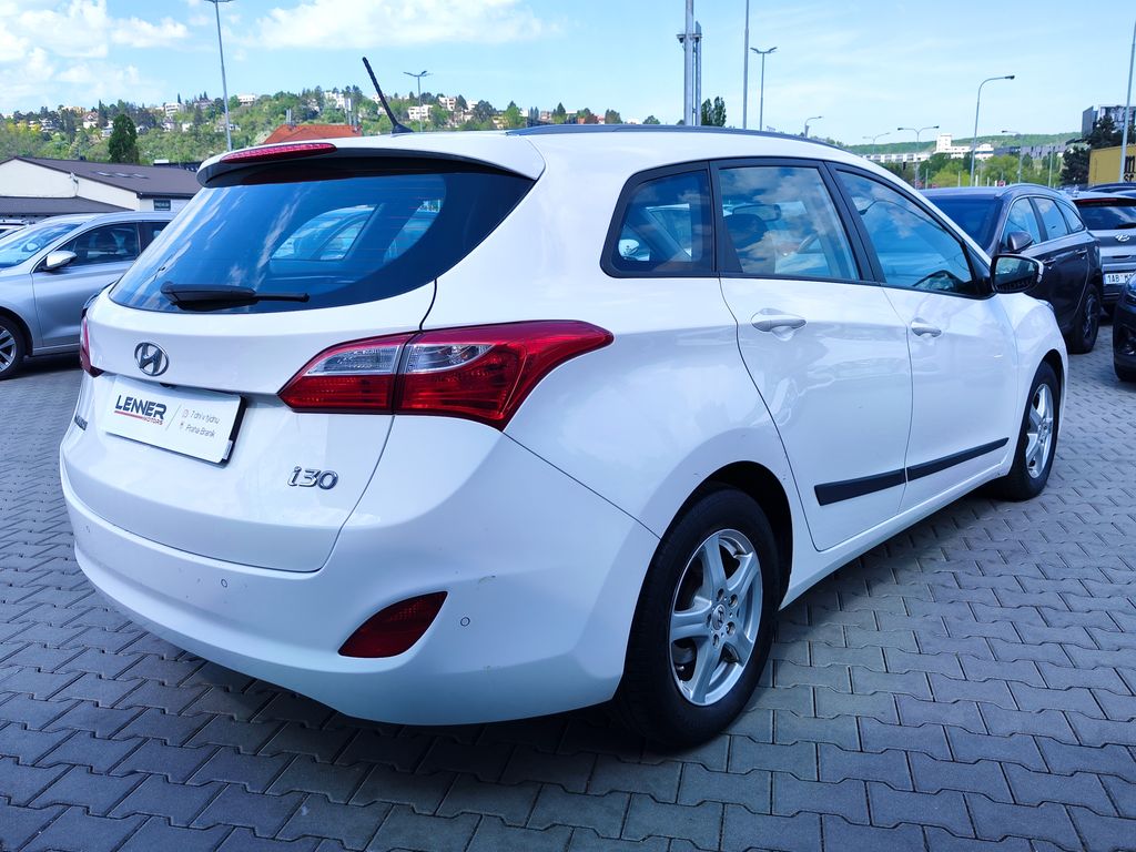 hyundai-i30-1-6-crdi-81kw-trikolor - 4