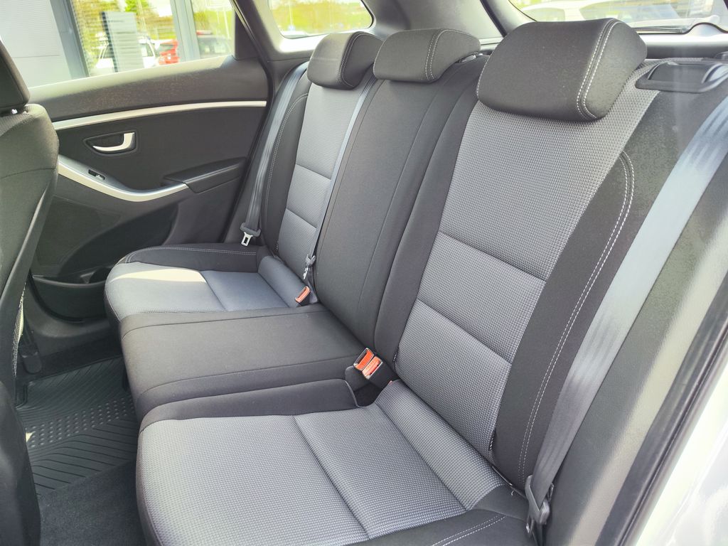 hyundai-i30-1-6-crdi-81kw-trikolor - 9