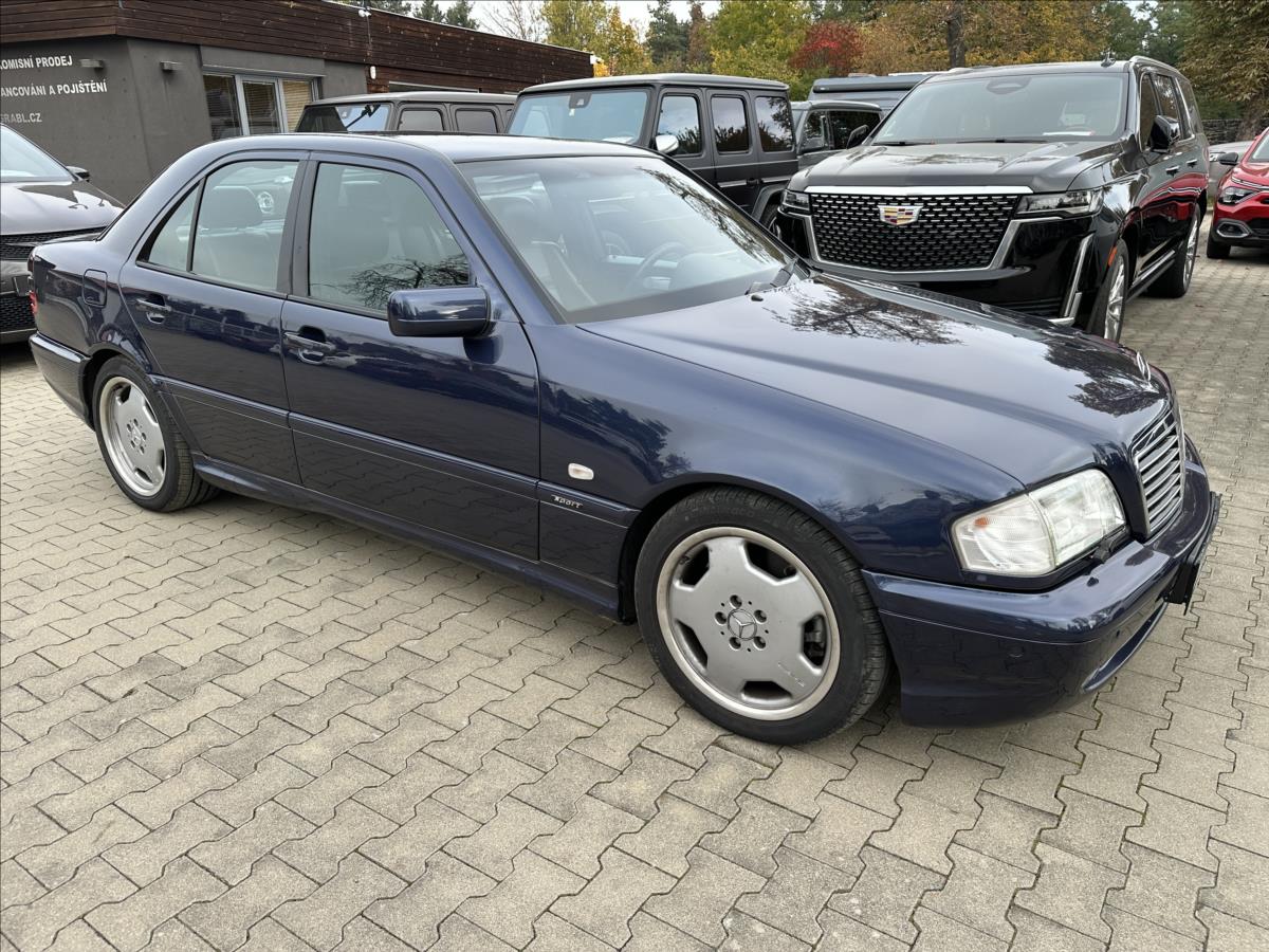 mercedes-benz-tridy-c-4-3-43-amg - 3