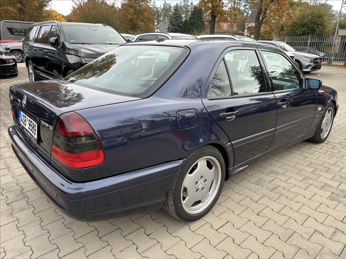 mercedes-benz-tridy-c-4-3-43-amg - 5